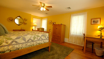 Luxury Accommodations - Amish Room